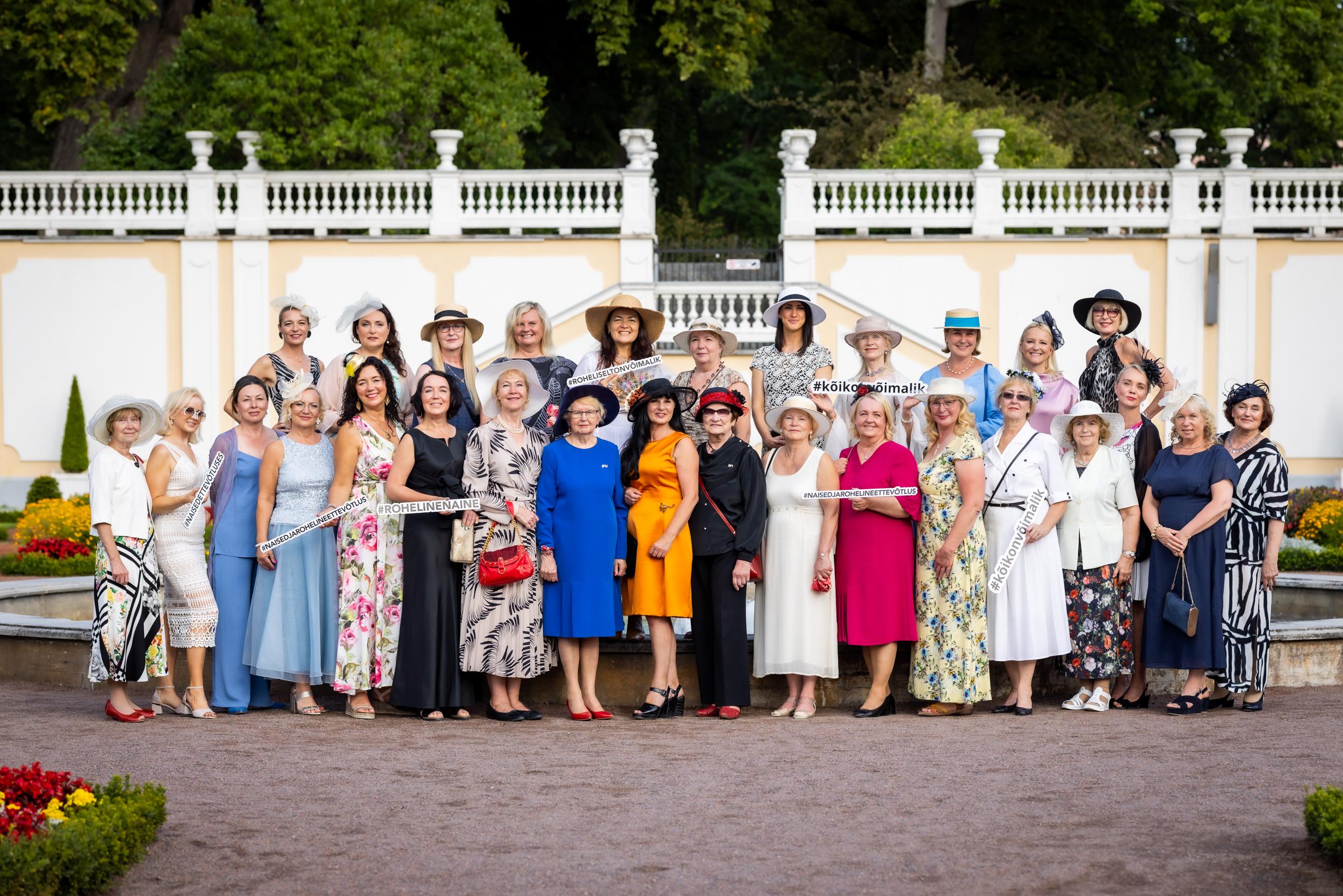 EENA Tallinna klubi naised Kadrioru lossis lilleaias 15.08.2022